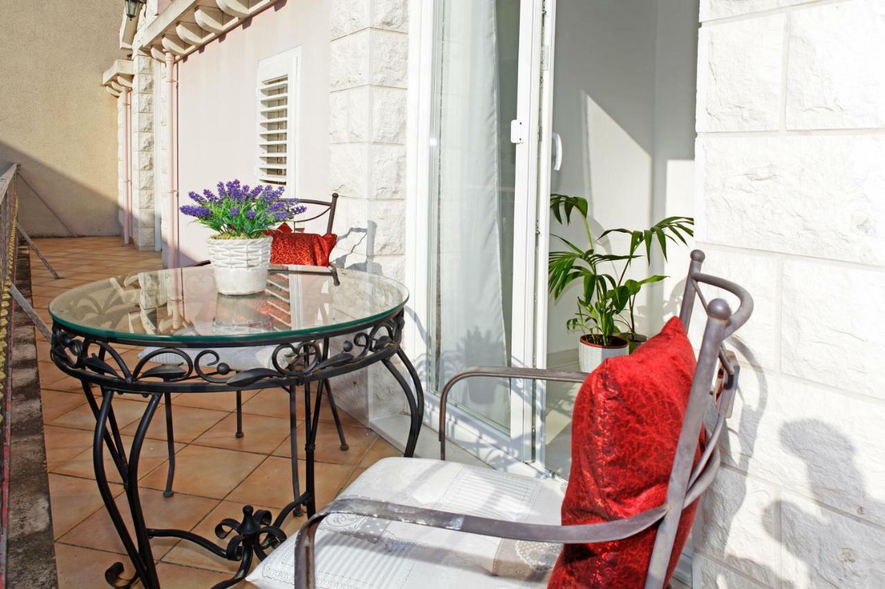 Apartment Ambroz Vela Luka Exteriör bild