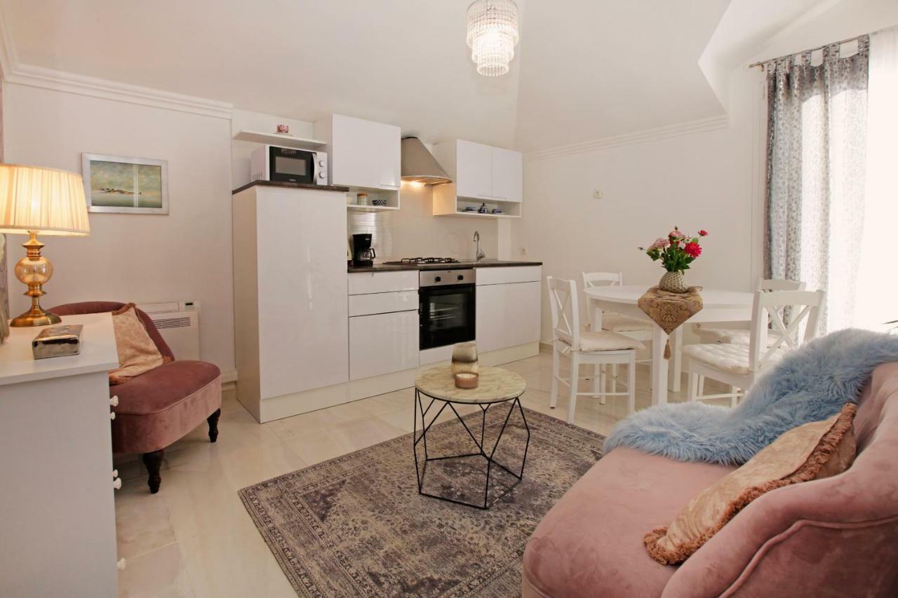 Apartment Ambroz Vela Luka Exteriör bild