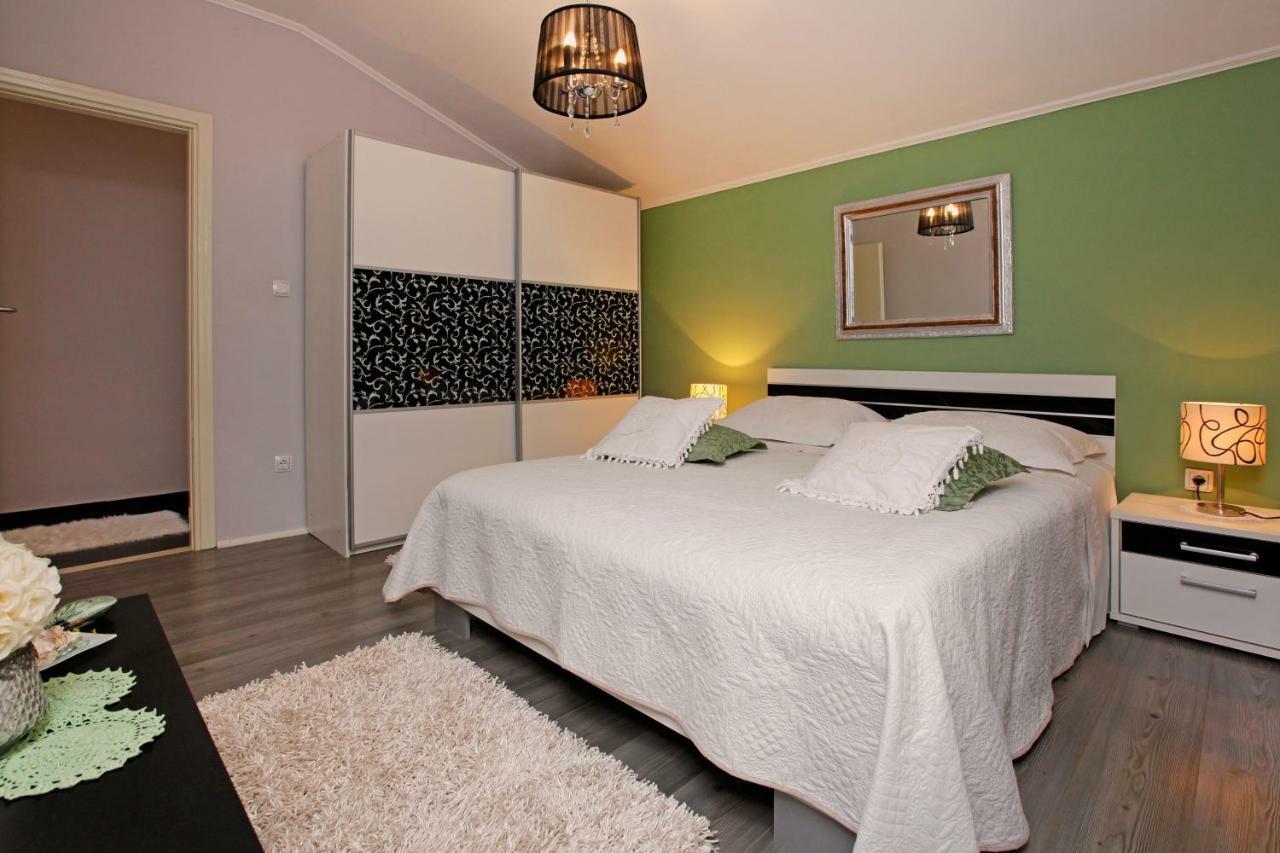 Apartment Ambroz Vela Luka Exteriör bild