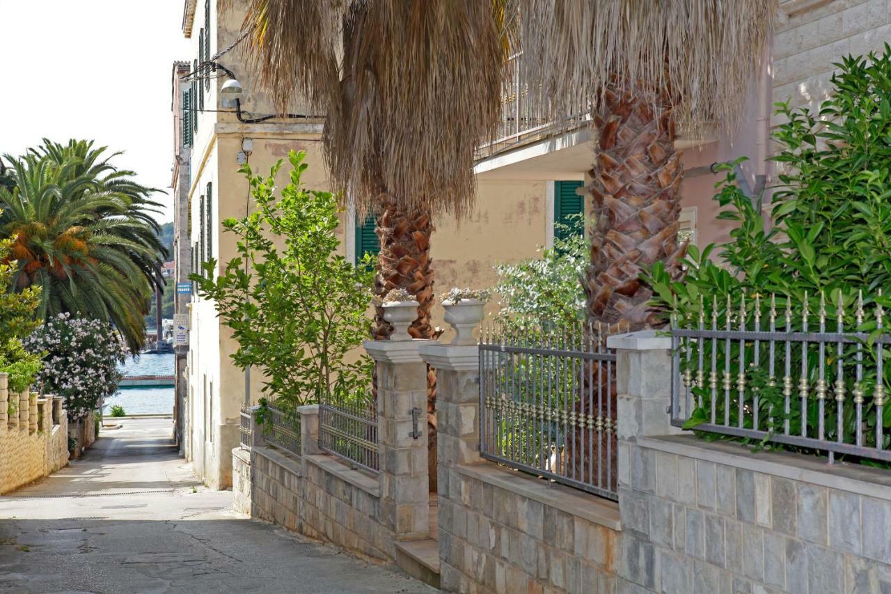 Apartment Ambroz Vela Luka Exteriör bild